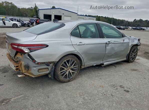 4T1F11BK3PU074197 2023 TOYOTA CAMRY Серебряный Задняя правая четверть