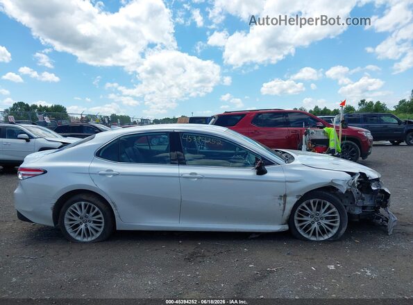 4T1F11BK7LU005233 2020 TOYOTA CAMRY White Widok wnętrza z tyłu