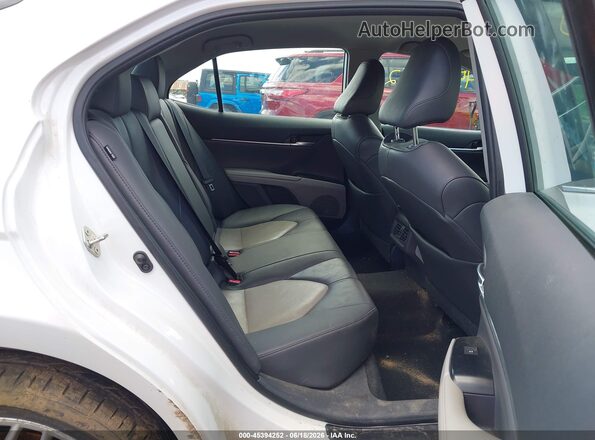 4T1F11BK7LU005233 2020 TOYOTA CAMRY White Widok naklejki z numerem VIN