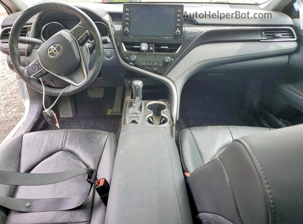 4T1F11BK9NU064576 2022 TOYOTA CAMRY Silver Вид панелі приладів