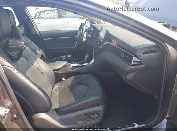4T1F31AK0MU026406 2021 TOYOTA CAMRY Gray წინა სალონის ხედი