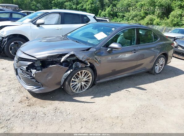 4T1FZ1AK6LU041229 2020 TOYOTA CAMRY Gray Vista tres cuartos delantera izquierda