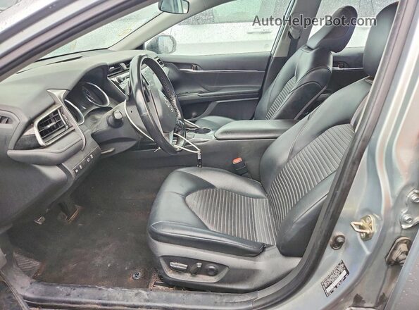4T1G11AK0LU340856 2020 TOYOTA CAMRY Silver Вид салону спереду