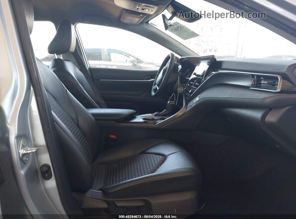 4T1G11AK0MU565487 2021 TOYOTA CAMRY Silver Front interior view