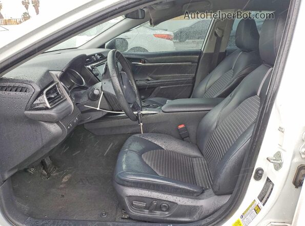 4T1G11AK1LU355012 2020 TOYOTA CAMRY White Widok wnętrza z przodu