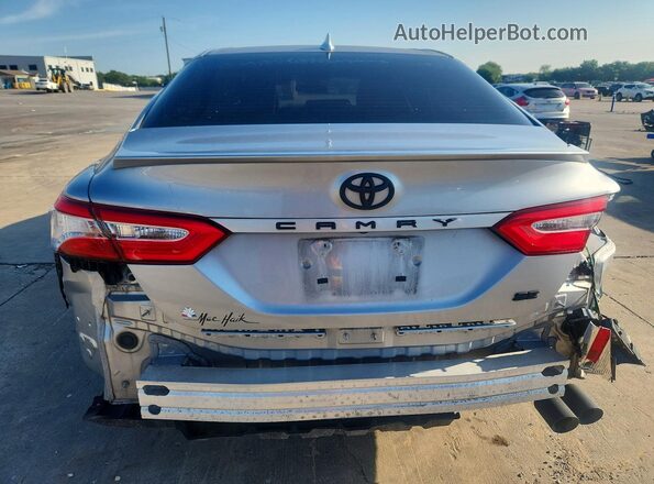 4T1G11AK2LU333536 2020 TOYOTA CAMRY Silver Вид ззаду