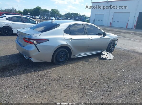 4T1G11AK2NU693683 2022 TOYOTA CAMRY Серебряный 