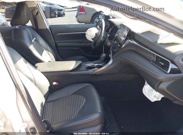 4T1G11AK8MU489159 2021 TOYOTA CAMRY Silver Սալոնի դիմացի տեսք