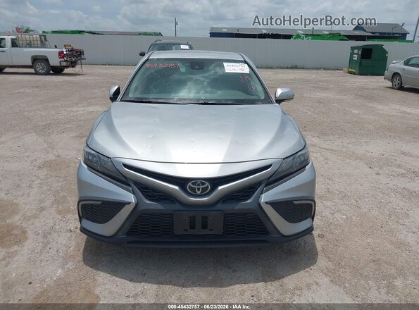 4T1G11AK8NU640129 2022 TOYOTA CAMRY Silver ხელსაწყოთა პანელის ხედი