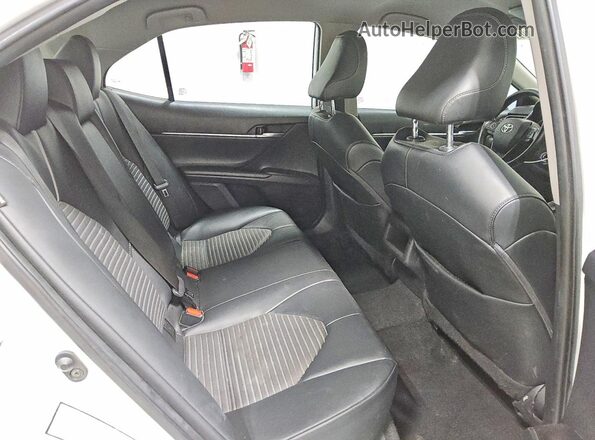 4T1G11AKXMU429951 2021 TOYOTA CAMRY White Հետևի նստատեղերի տեսք