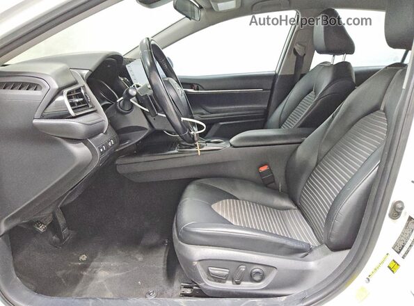 4T1G11AKXMU429951 2021 TOYOTA CAMRY White Սալոնի դիմացի տեսք