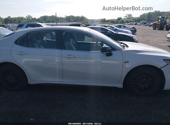 4T1G11AKXPU136751 2023 TOYOTA CAMRY White Widok wnętrza z tyłu