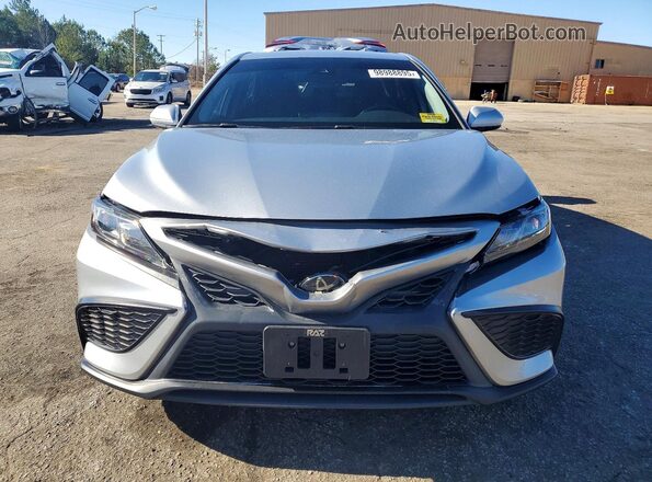4T1G11AKXPU757746 2023 TOYOTA CAMRY Silver Widok z przodu