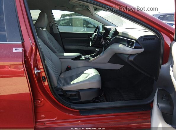 4T1G11BK2NU068893 2022 TOYOTA CAMRY Red წინა სალონის ხედი