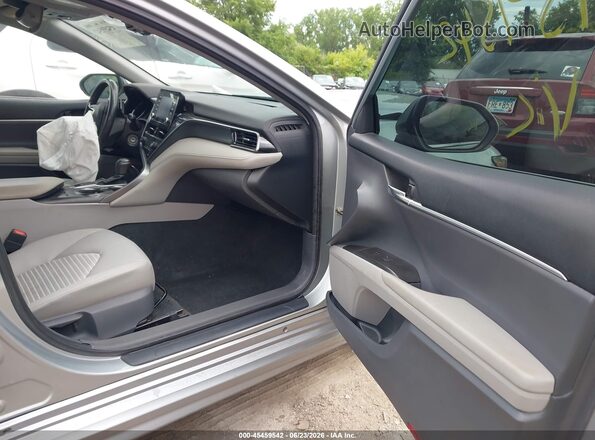 4T1G11BK8MU046959 2021 TOYOTA CAMRY Серый Вид салона спереди
