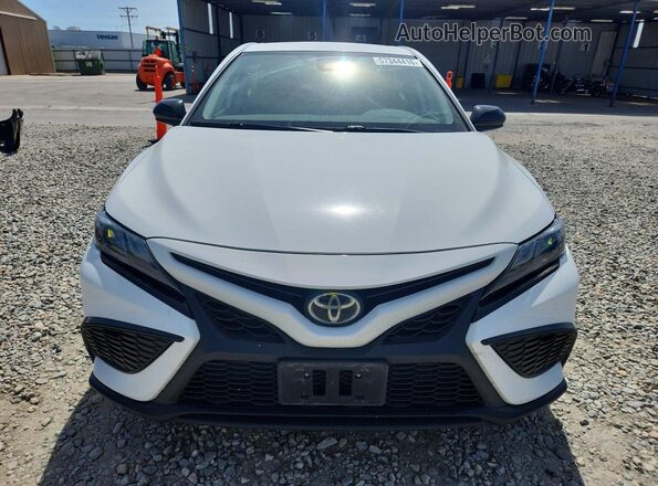 4T1G11BK9MU024145 2021 TOYOTA CAMRY Белый Вид спереди