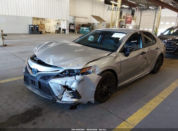 4T1G31AK3NU033596 2022 TOYOTA CAMRY Silver წინა მარცხენა ხედი სამი მეოთხედიდან