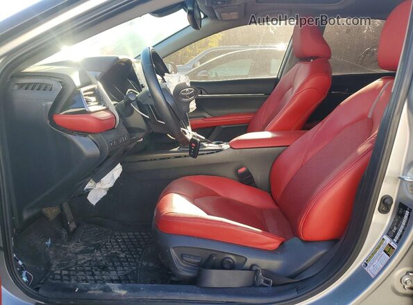 4T1K31AK7RU078671 2024 TOYOTA CAMRY Silver Front interior view