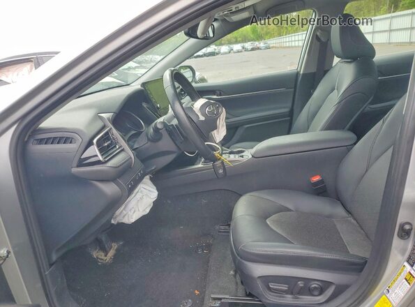 4T1K31AK8RU071292 2024 TOYOTA CAMRY Silver Widok wnętrza z przodu