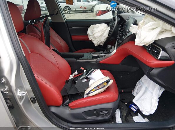4T1K61AK0MU450299 2021 TOYOTA CAMRY Silver Widok wnętrza z przodu