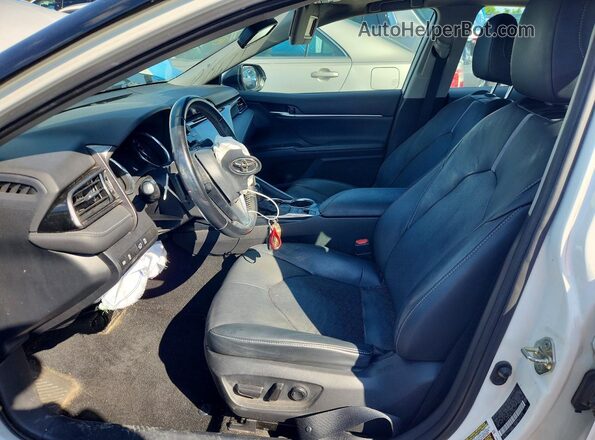 4T1K61AK7LU366611 2020 TOYOTA CAMRY Белый Вид салона спереди