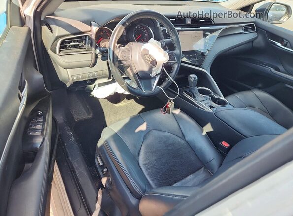 4T1K61AK7LU366611 2020 TOYOTA CAMRY Белый Вид панели приборов