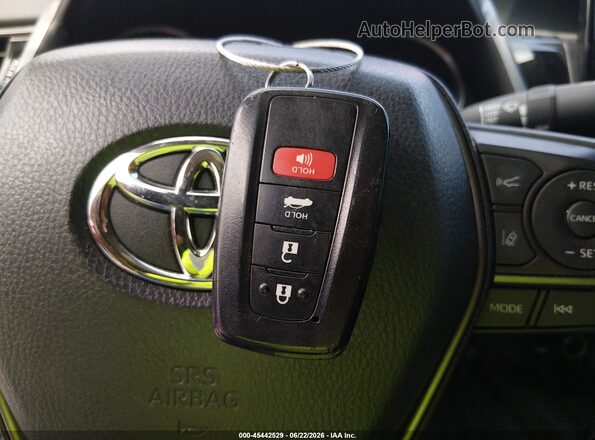 4T1K61BK2NU063818 2022 TOYOTA CAMRY Красный Вид панели приборов