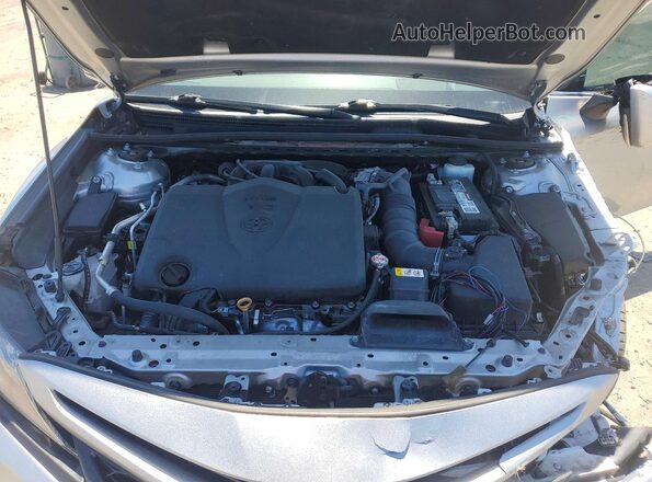 4T1KZ1AK5MU051069 2021 TOYOTA CAMRY Серебряный Вид задней части салона