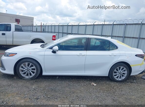 4T1R11AK1RU235809 2024 TOYOTA CAMRY White Widok wnętrza 360 stopni