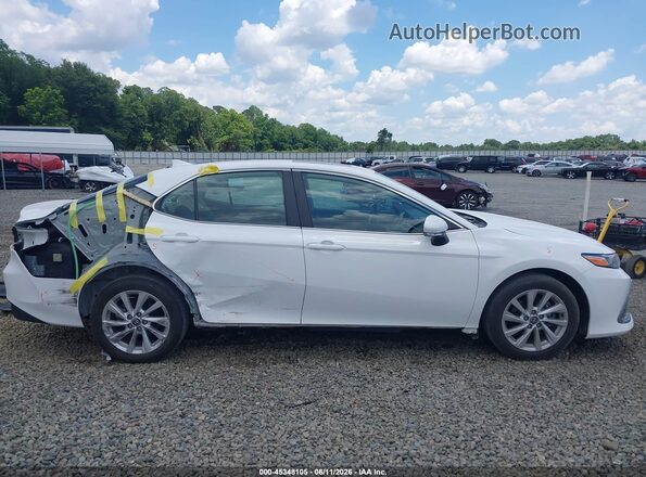 4T1R11AK1RU235809 2024 TOYOTA CAMRY White Widok wnętrza z tyłu