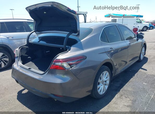 4T1R11AK6MU610439 2021 TOYOTA CAMRY Gray Trasero derecho