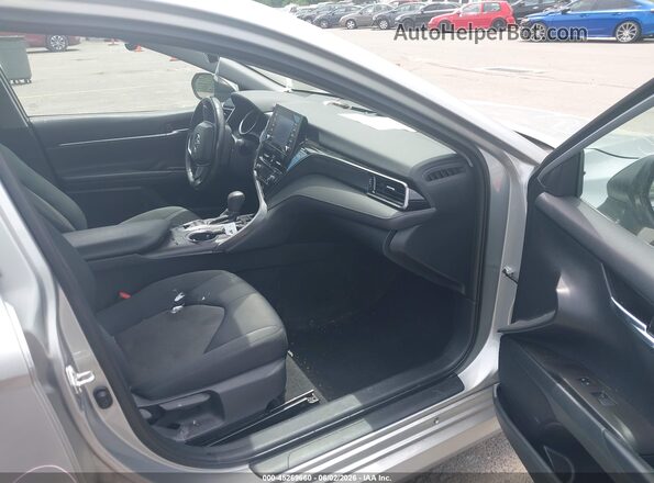 4T1R11BK9PU094662 2023 TOYOTA CAMRY Silver Widok wnętrza z przodu