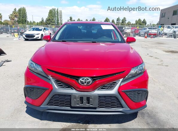 4T1T11AK9MU430832 2021 TOYOTA CAMRY Red ხელსაწყოთა პანელის ხედი