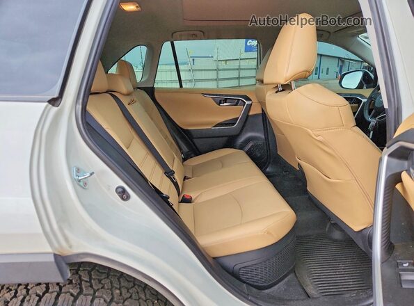 4T3D6RFV0MU060787 2021 TOYOTA RAV4 White 