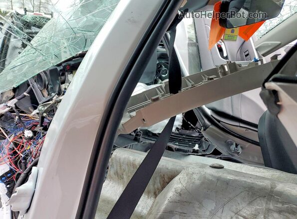 4T3D6RFV8SU194945 2025 TOYOTA RAV4 White წინა პანელის ხედი