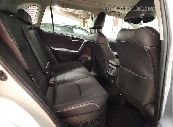 4T3D6RFV8SU196193 2025 TOYOTA RAV4 White უკანა სალონის ხედი
