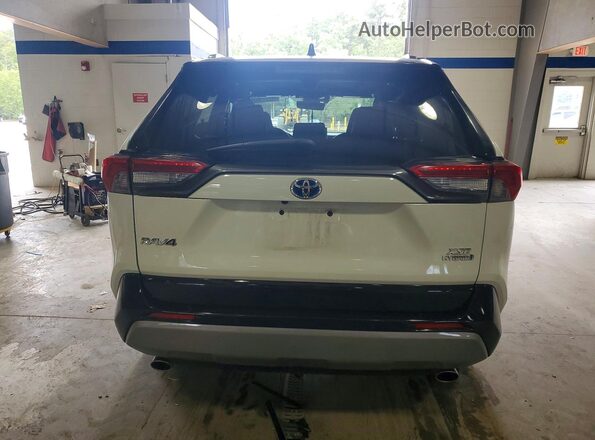 4T3E6RFV3NU069103 2022 TOYOTA RAV4 White Հետևի տեսք