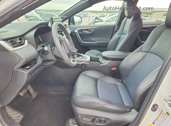 4T3E6RFV4PU113449 2023 TOYOTA RAV4 White Widok wnętrza z przodu