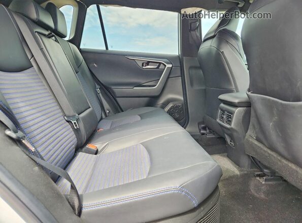 4T3E6RFV4PU113449 2023 TOYOTA RAV4 White Widok wnętrza z tyłu