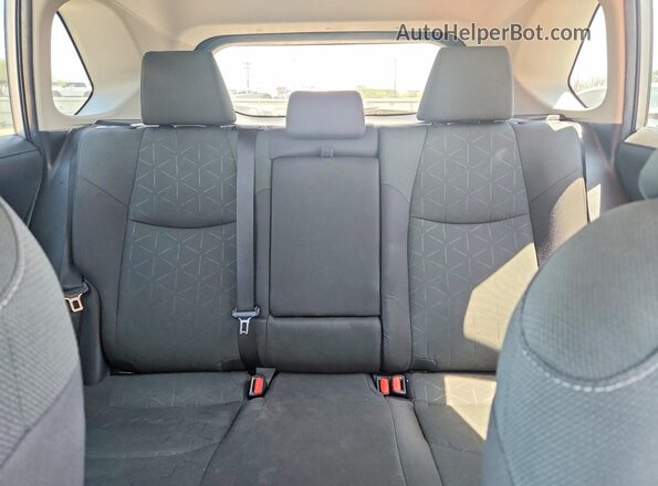 4T3RWRFV0RU136943 2024 TOYOTA RAV4 Silver Widok tylnych siedzeń