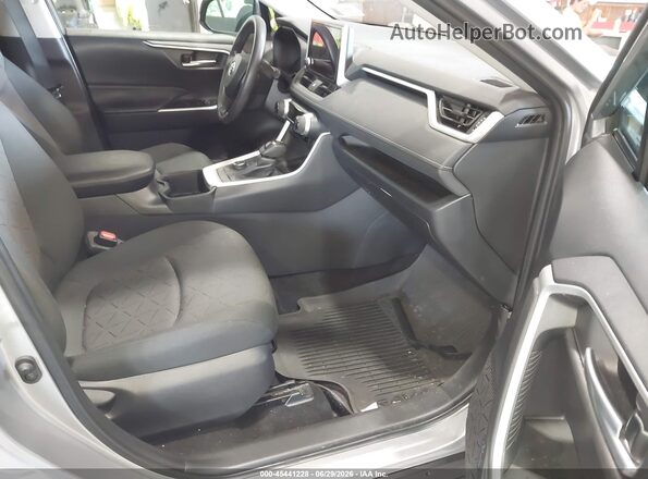 4T3RWRFV5RU112668 2024 TOYOTA RAV4 HYBRID Silver Widok wnętrza z przodu