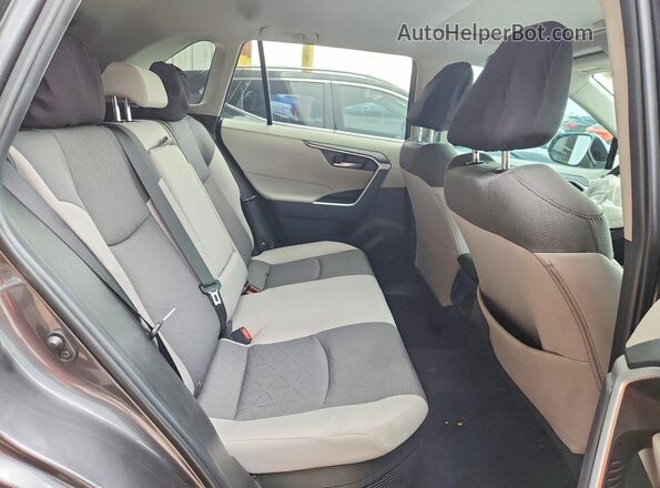 4T3RWRFV5RU160316 2024 TOYOTA RAV4 Gray Vista interior trasera