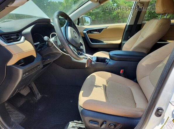 4T3RWRFV9RU135449 2024 TOYOTA RAV4 Белый Вид салона спереди