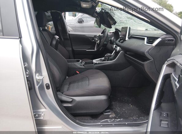4T3T6RFV7SU186542 2025 TOYOTA RAV4 HYBRID Silver Widok wnętrza z przodu