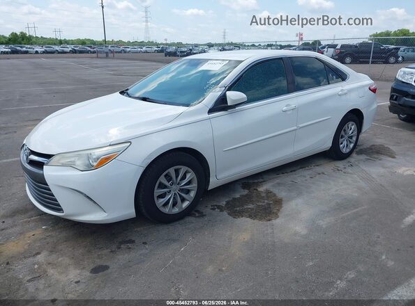 4T4BF1FK0GR549627 2016 TOYOTA CAMRY Белый Передняя левая четверть