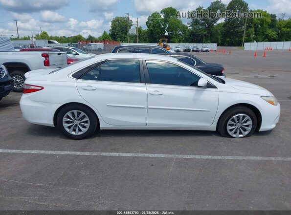 4T4BF1FK0GR549627 2016 TOYOTA CAMRY Белый Вид задней части салона