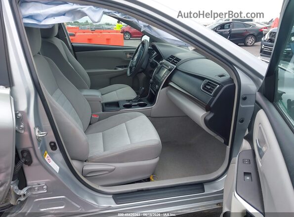 4T4BF1FK3GR535818 2016 TOYOTA CAMRY Silver Front interior view