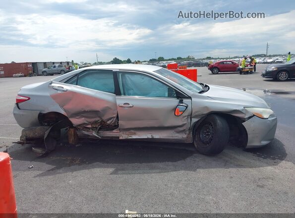 4T4BF1FK3GR535818 2016 TOYOTA CAMRY Silver Rear interior view