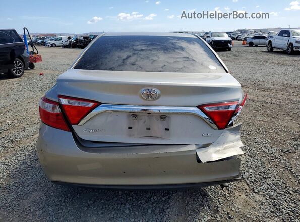 4T4BF1FK5GR517613 2016 TOYOTA CAMRY Бежевый Вид сзади