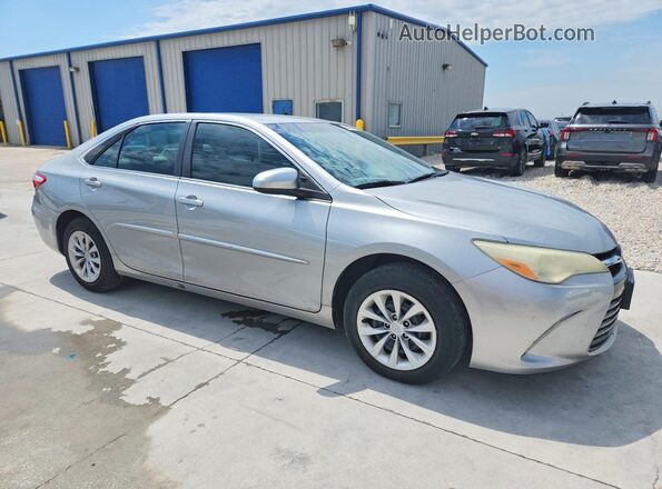 4T4BF1FK7GR535837 2016 TOYOTA CAMRY Серебряный Передняя правая четверть